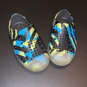 Native toddler boys sandals Size C7 black multi color